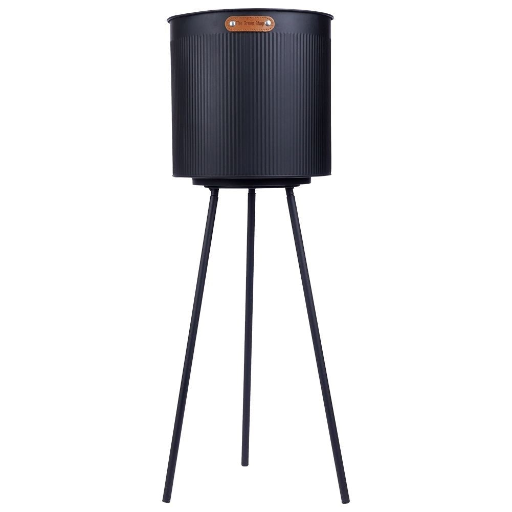Fluted flower pot with three legs in black metal for indoor/outdoor use