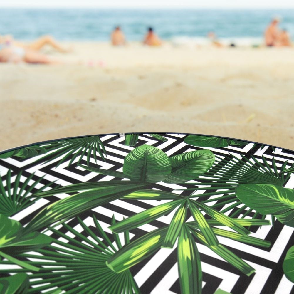 Foldable lightweight mat for beach and picnic
