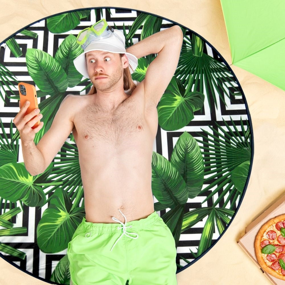 Foldable lightweight mat for beach and picnic