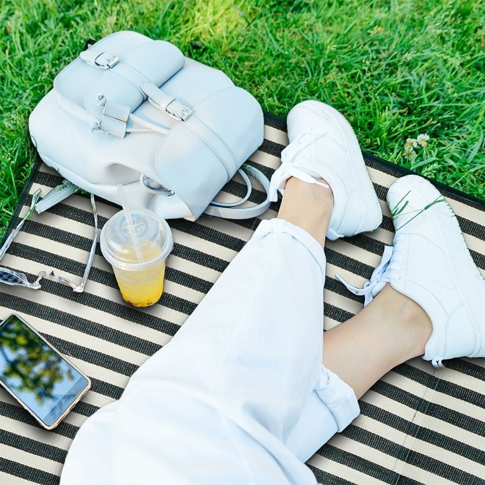 Foldable picnic mat: easy to carry and perfect for outings