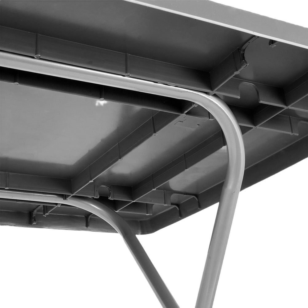Folding camping table: weatherproof and space-saving