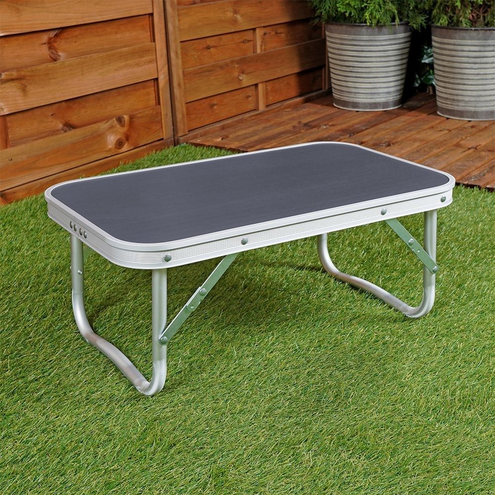 Folding camping table: weatherproof, compact, aluminum legs