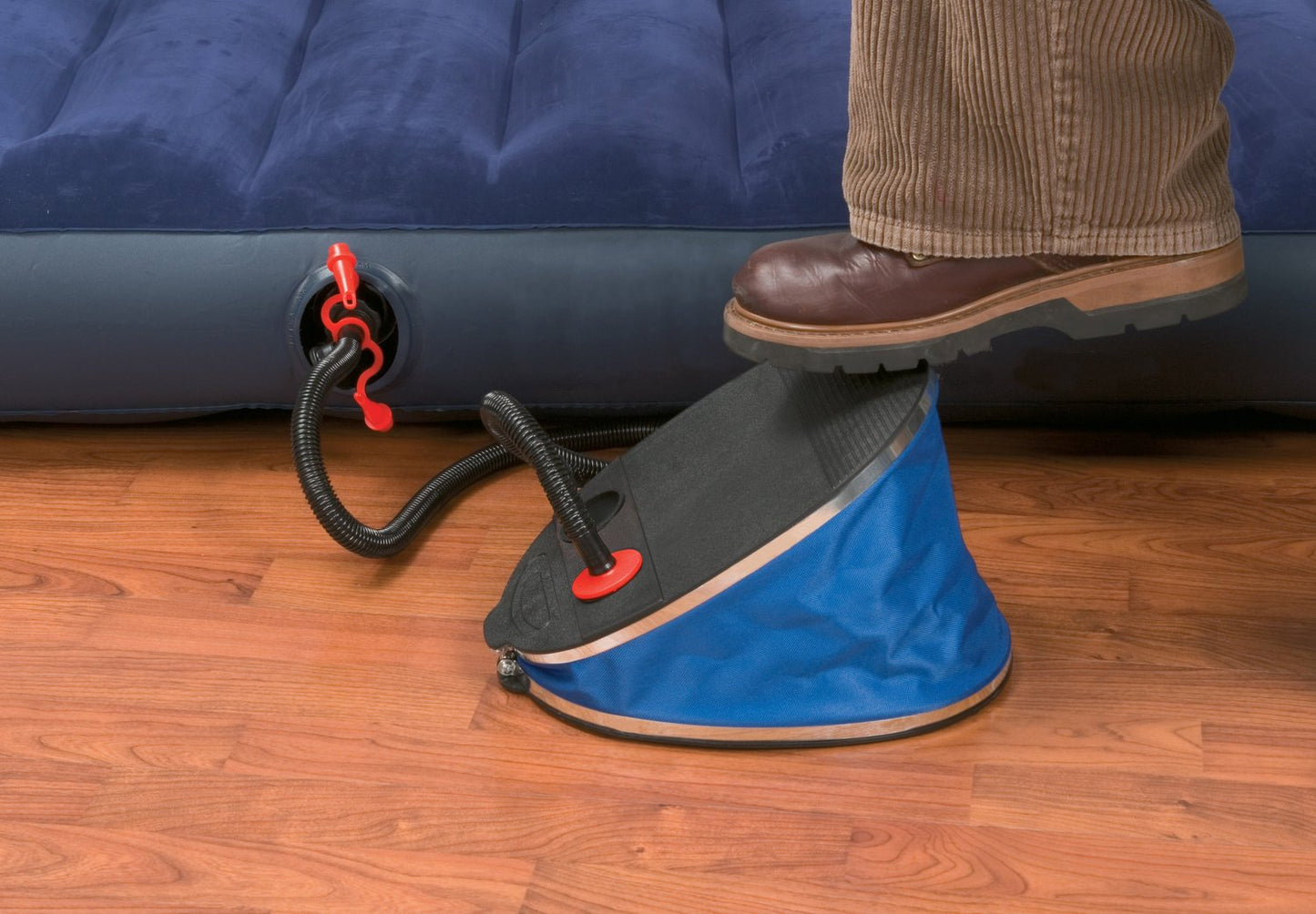 Foot pump for a mattress with 3 tips INTEX 68610
