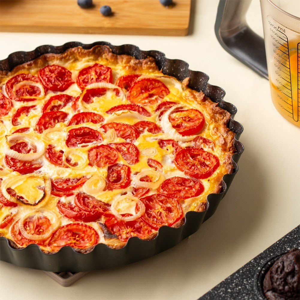 Form with non-stick granite coating for all types of pies