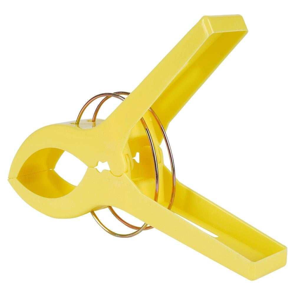 Four clips for towel/beach blanket - wind resistant