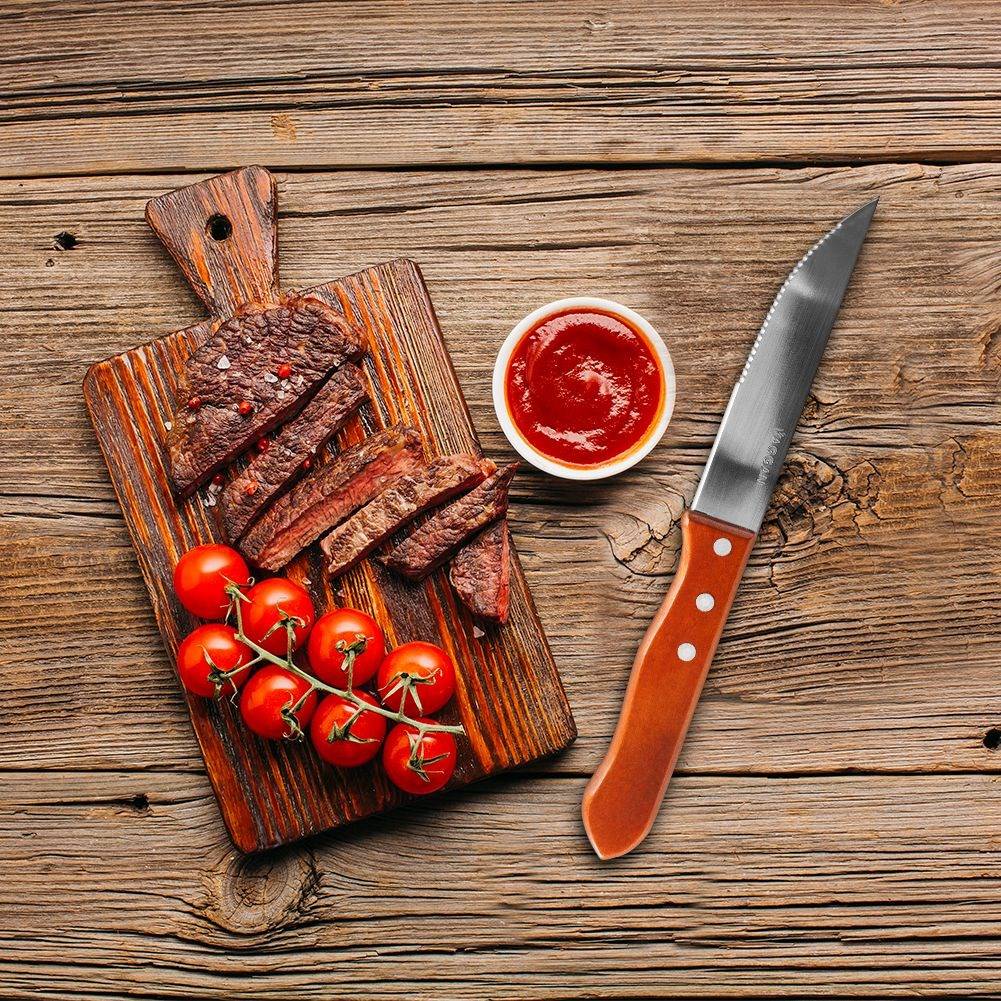 Four serrated steak knives with sturdy wooden handle for grilling