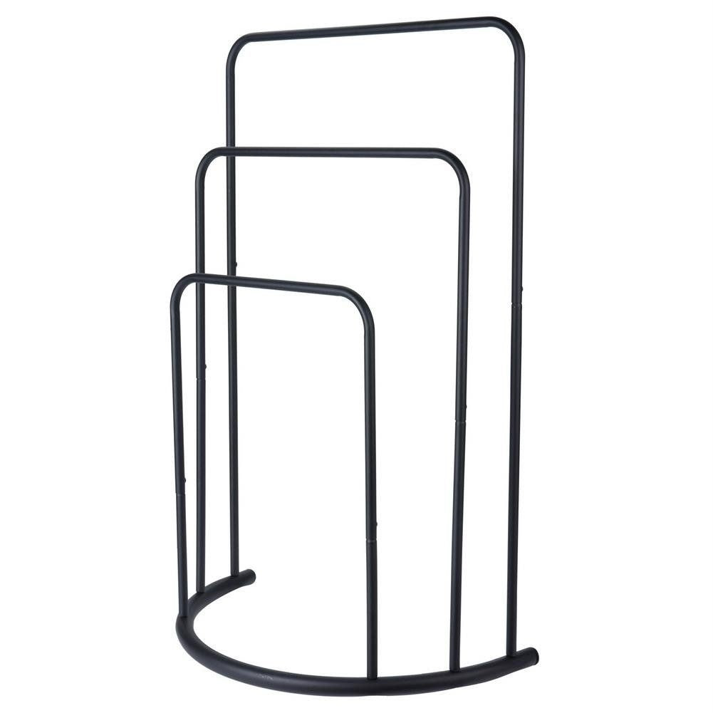 Freestanding towel rack with 3 cross bars for clothes