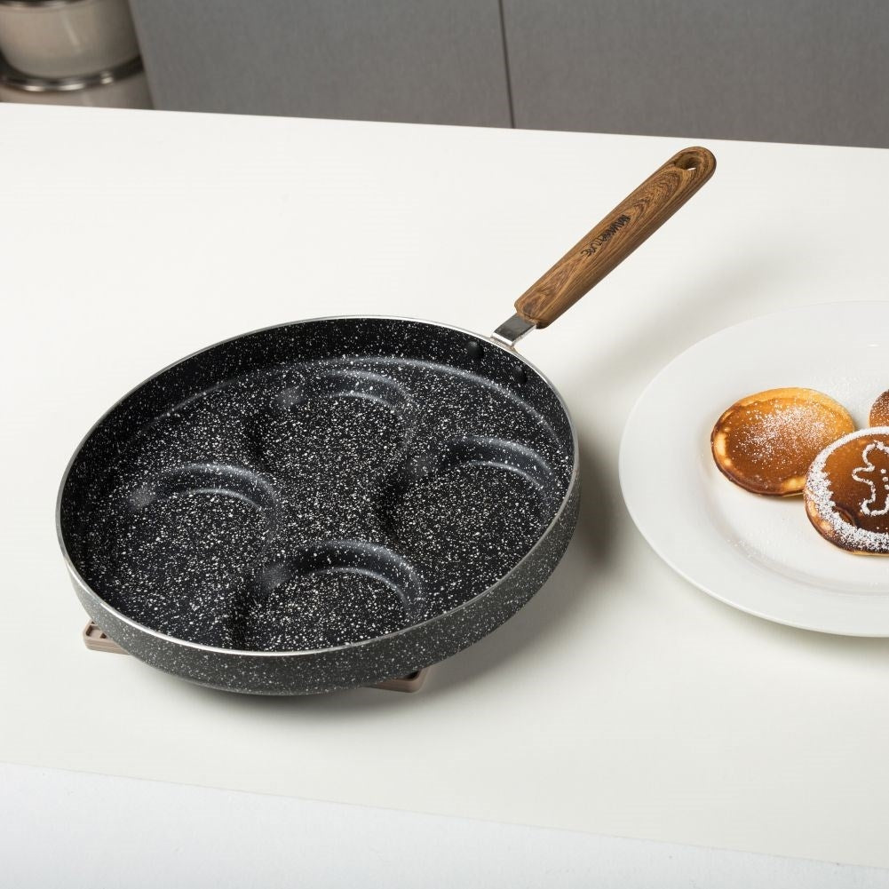 Frying pan for eggs and pancakes with non-stick granite