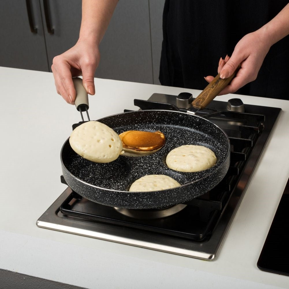 Frying pan for eggs and pancakes with non-stick granite