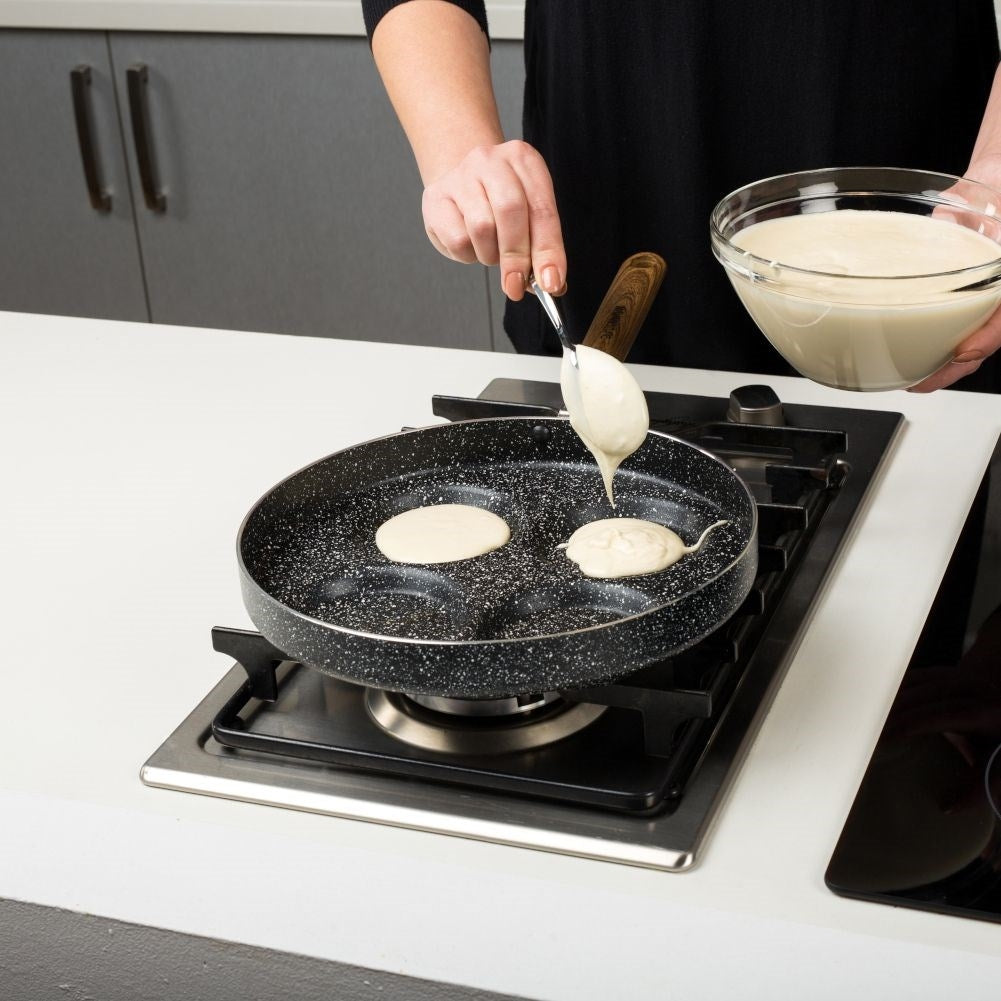 Frying pan for eggs and pancakes with non-stick granite