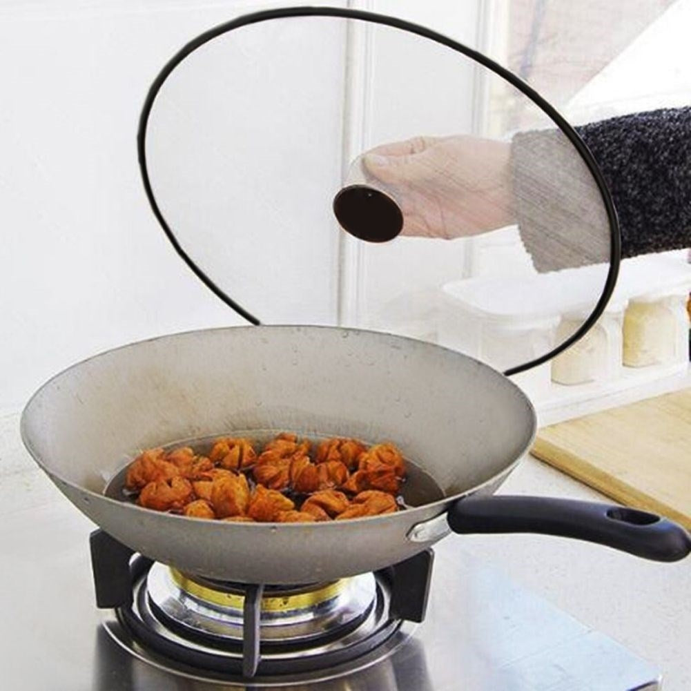 Frying pan lid: Protection against oil splashes, works as a strainer
