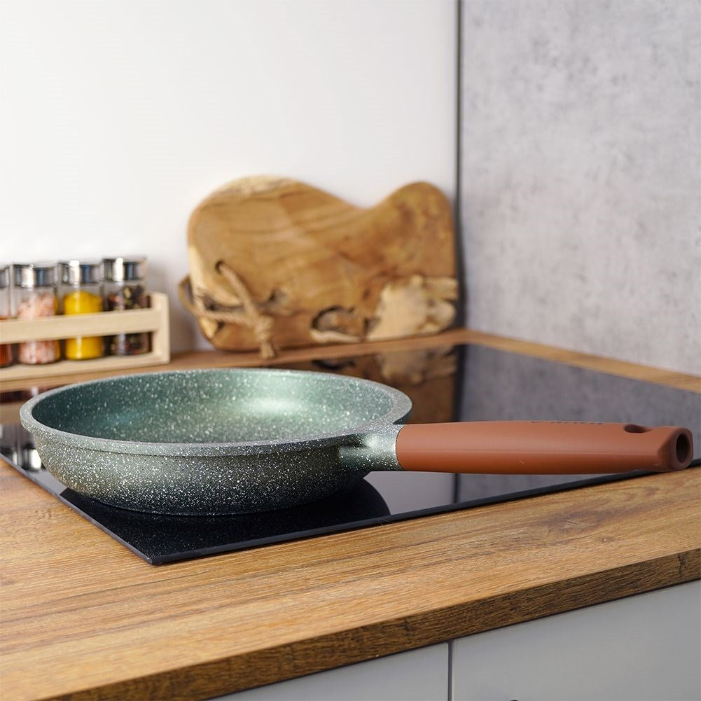 Frying pan with 5-layer non-stick granite coating