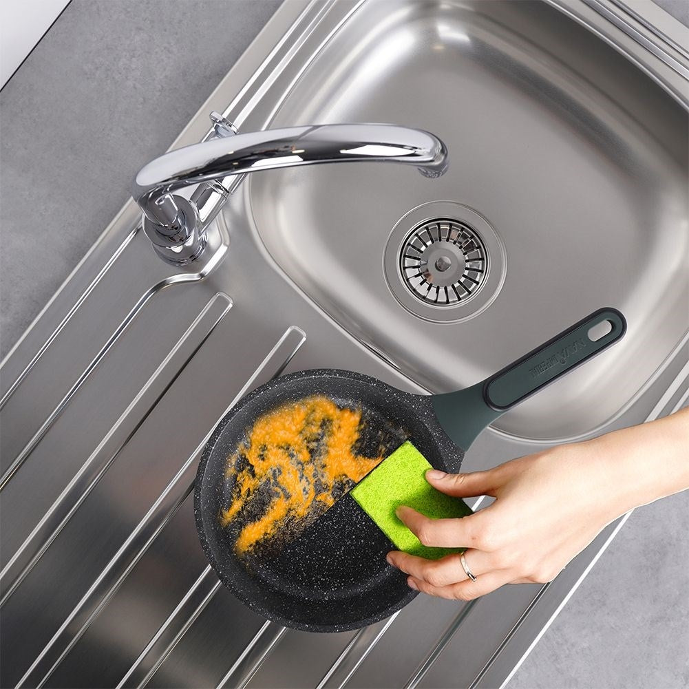 Frying pan with 5 layers, non-stick and dishwasher safe