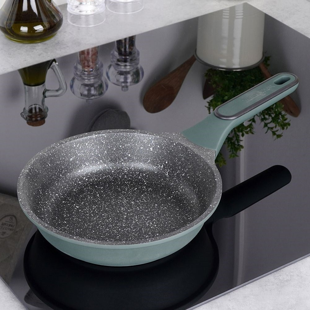 Frying pan with 5 layers, non-stick and dishwasher safe