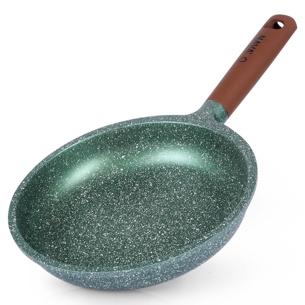 Frying pan with 5 layers, non-stick, dishwasher safe.