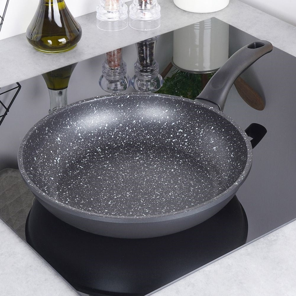 Frying pan with Pfluon Granit coating for all stoves