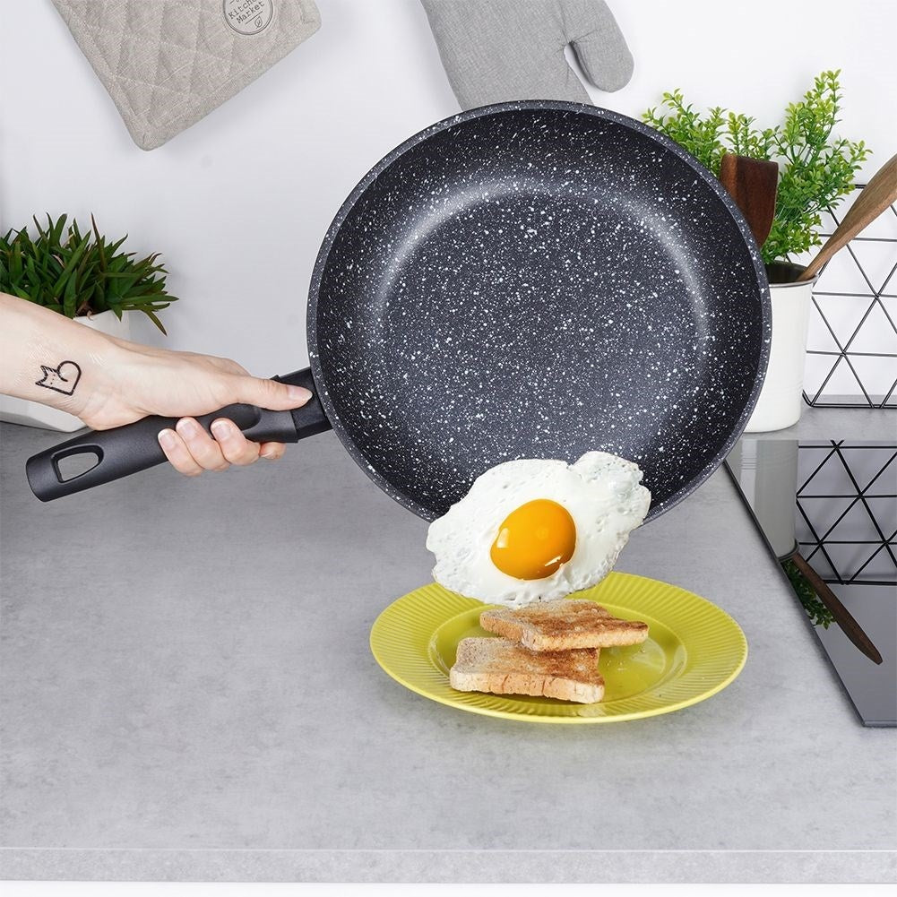 Frying pan with Pfluon Granit coating for all stoves