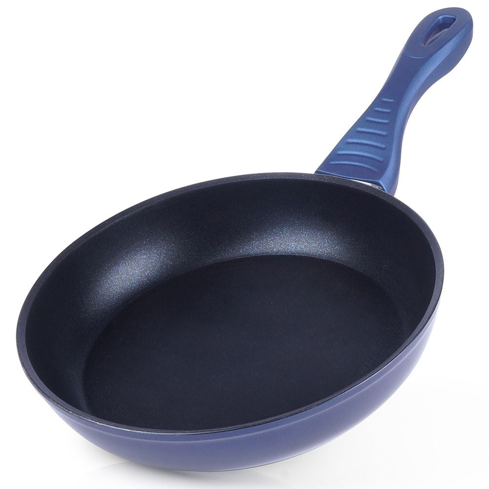 Frying pan with ceramic coating and diamond crystals