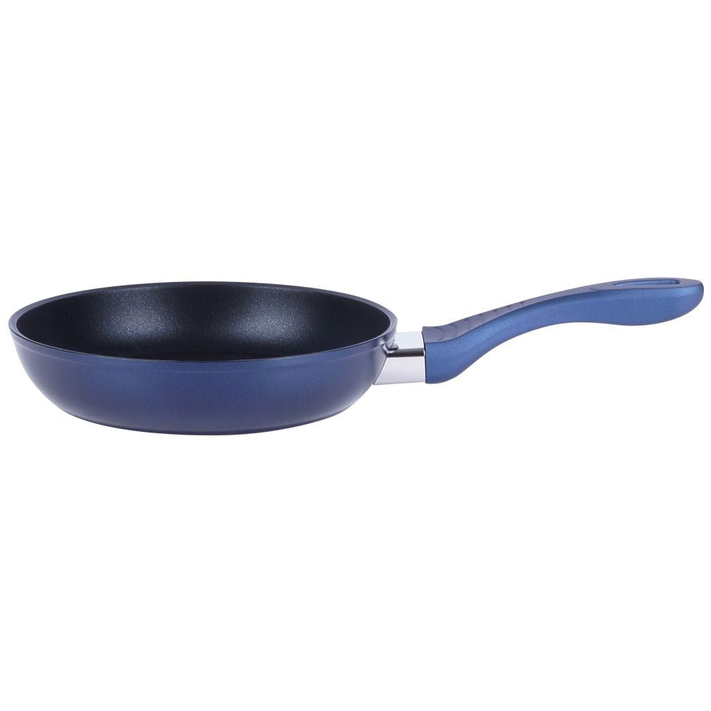 Frying pan with ceramic coating and diamond crystals