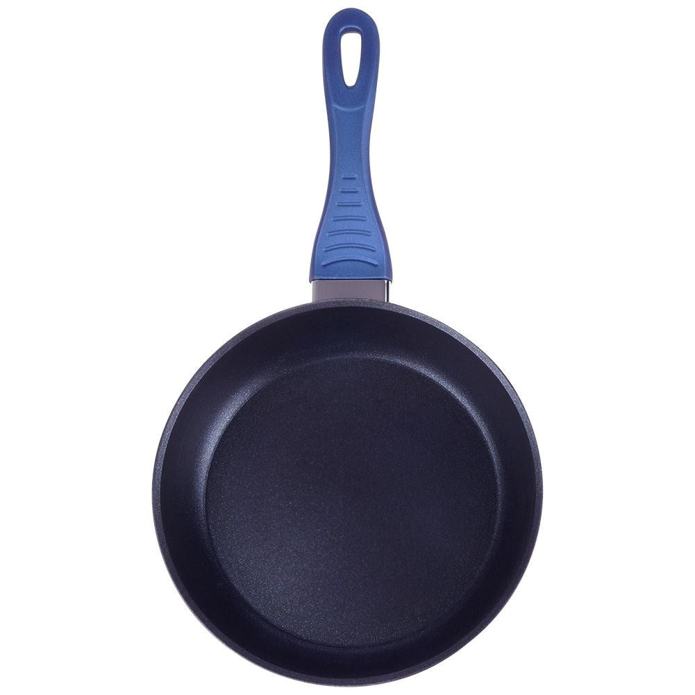 Frying pan with ceramic coating and diamond crystals