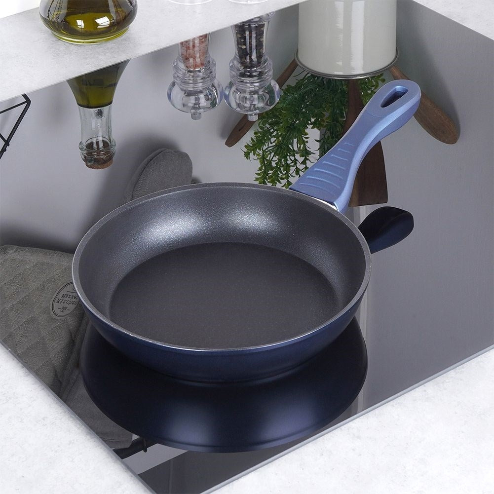 Frying pan with ceramic coating and diamond crystals