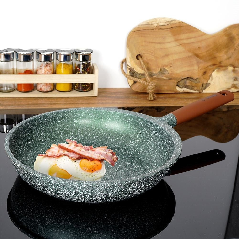 Frying pan with five layers, non-stick, dishwasher safe