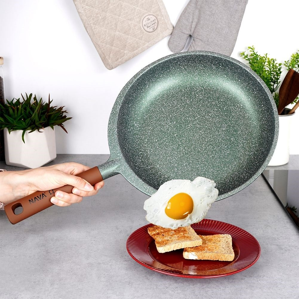 Frying pan with five layers, non-stick, dishwasher safe