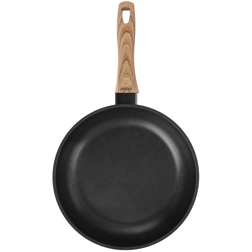 Frying pan with non-stick coating for all stoves