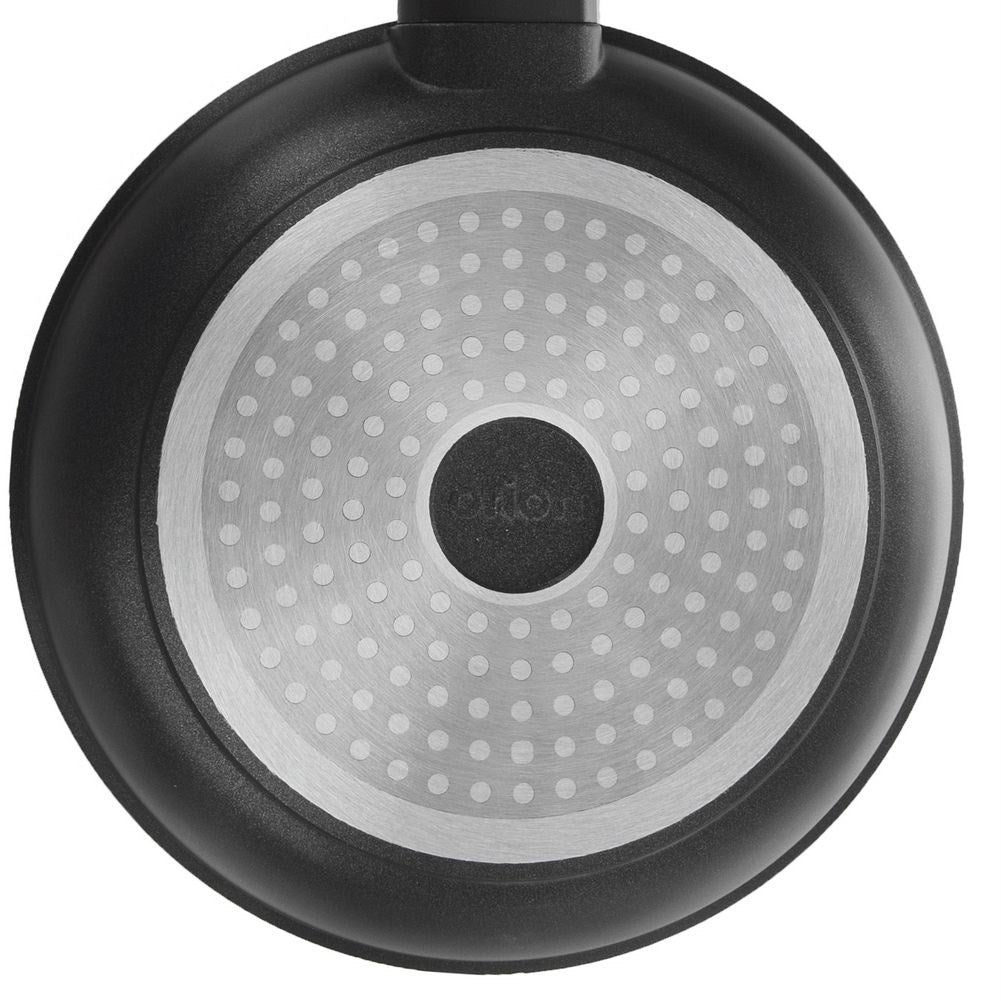 Frying pan with non-stick coating for all stoves