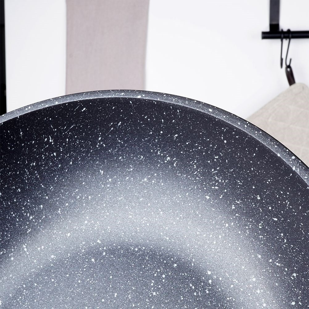Frying pan with non-stick granite, fits all stoves.