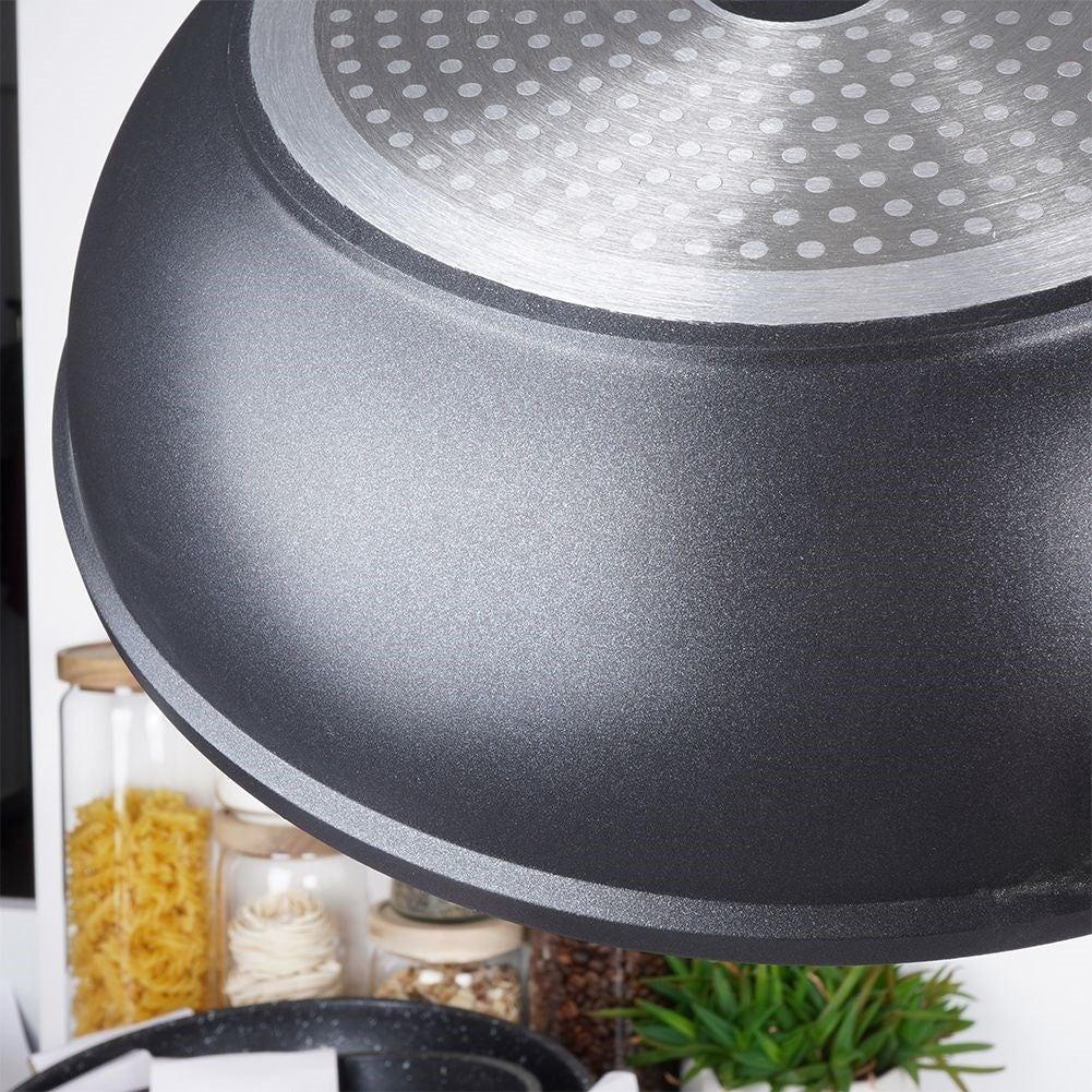 Frying pan with non-stick granite, fits all stoves.