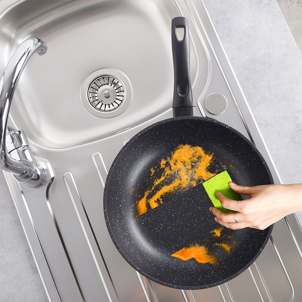 Frying pan with non-stick granite, fits all stoves.
