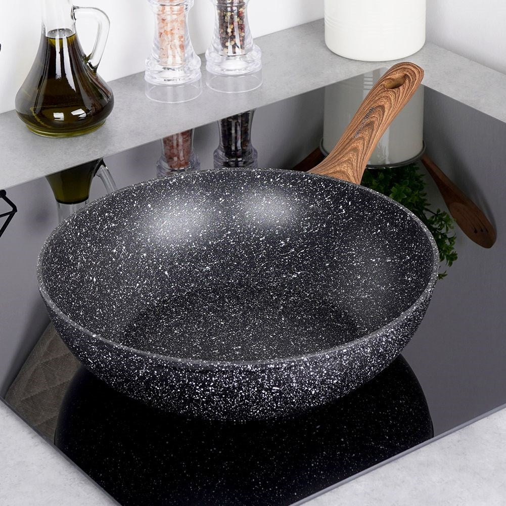 Frying pan with non-stick granite, fits all stoves, dishwasher safe