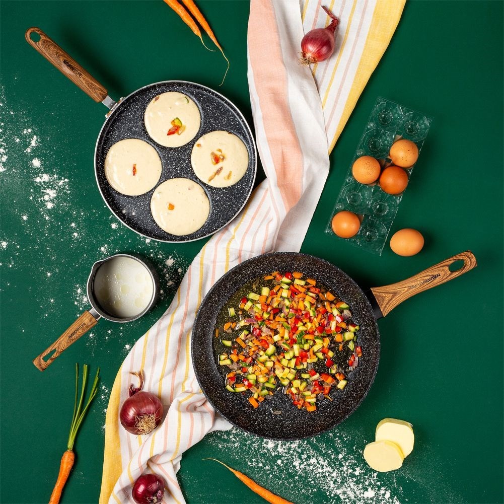 Frying pan with non-stick granite, fits all stoves, dishwasher safe