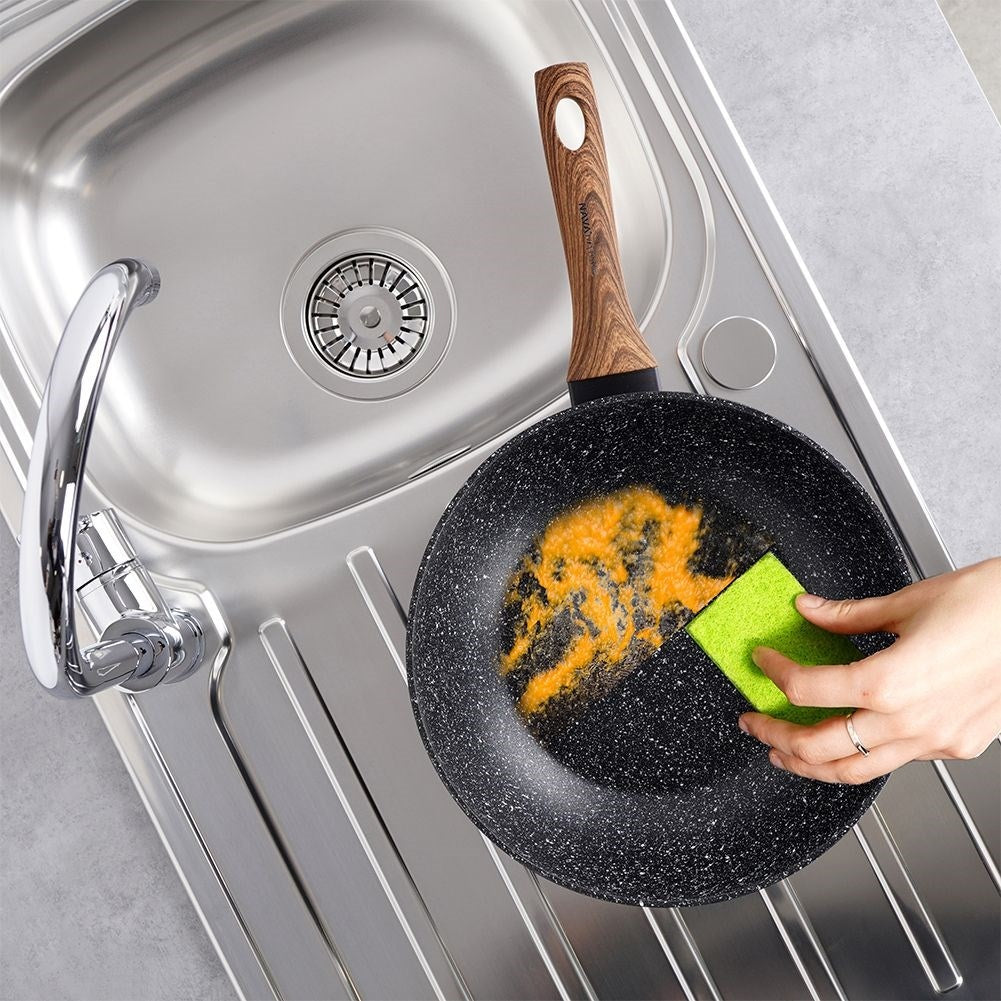 Frying pan with non-stick granite, fits all stoves, dishwasher safe