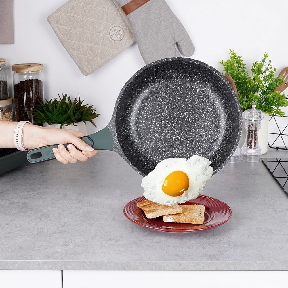 Frying pan with non-stick granite, for all stoves & dishwashers