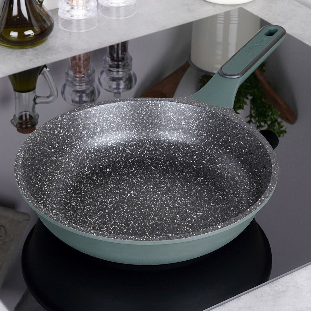 Frying pan with non-stick granite, for all stoves & dishwashers
