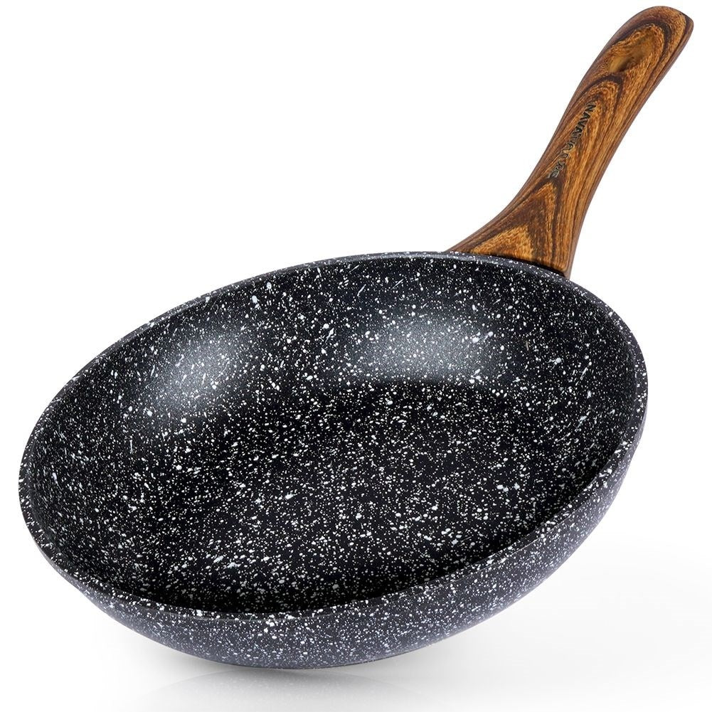 Frying pan with non-stick granite for all stoves, dishwasher safe