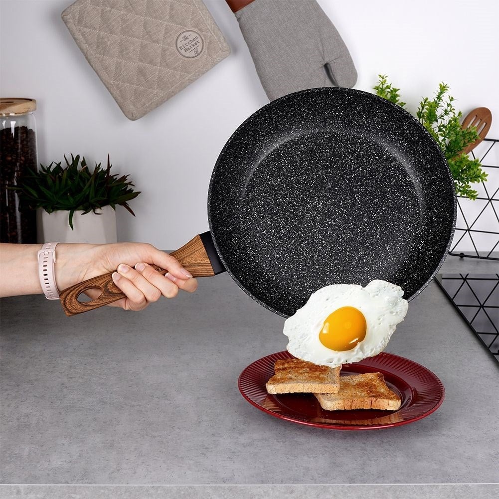Frying pan with non-stick granite for all stoves, dishwasher safe