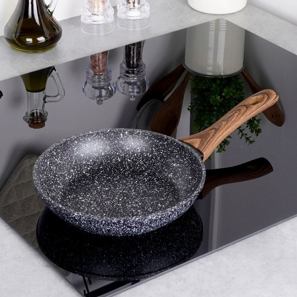 Frying pan with non-stick granite for all stoves, dishwasher safe