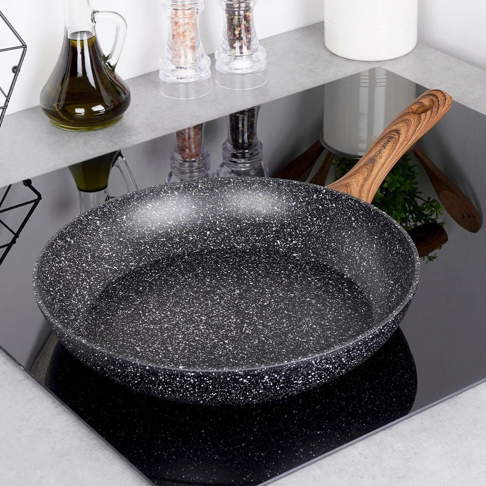 Frying pan with non-stick granite surface, for all stoves and dishwashers.