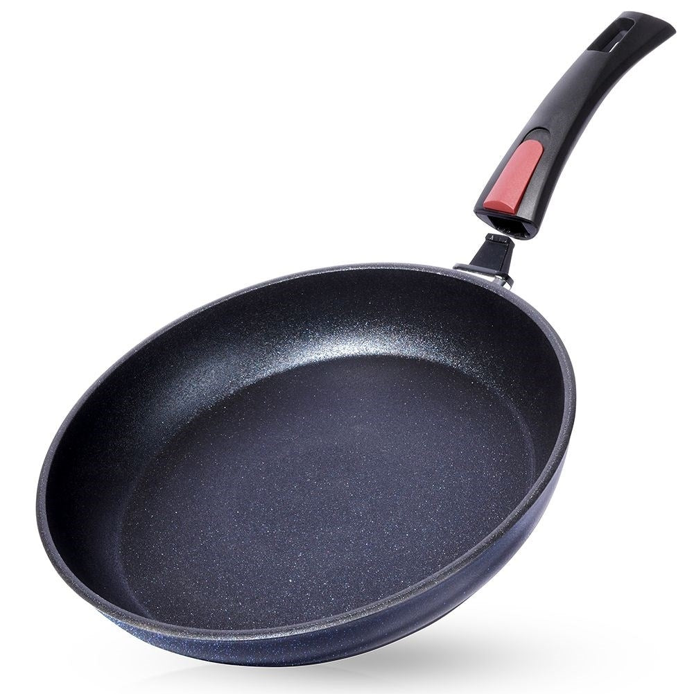 Frying pan with removable handle and diamond coating