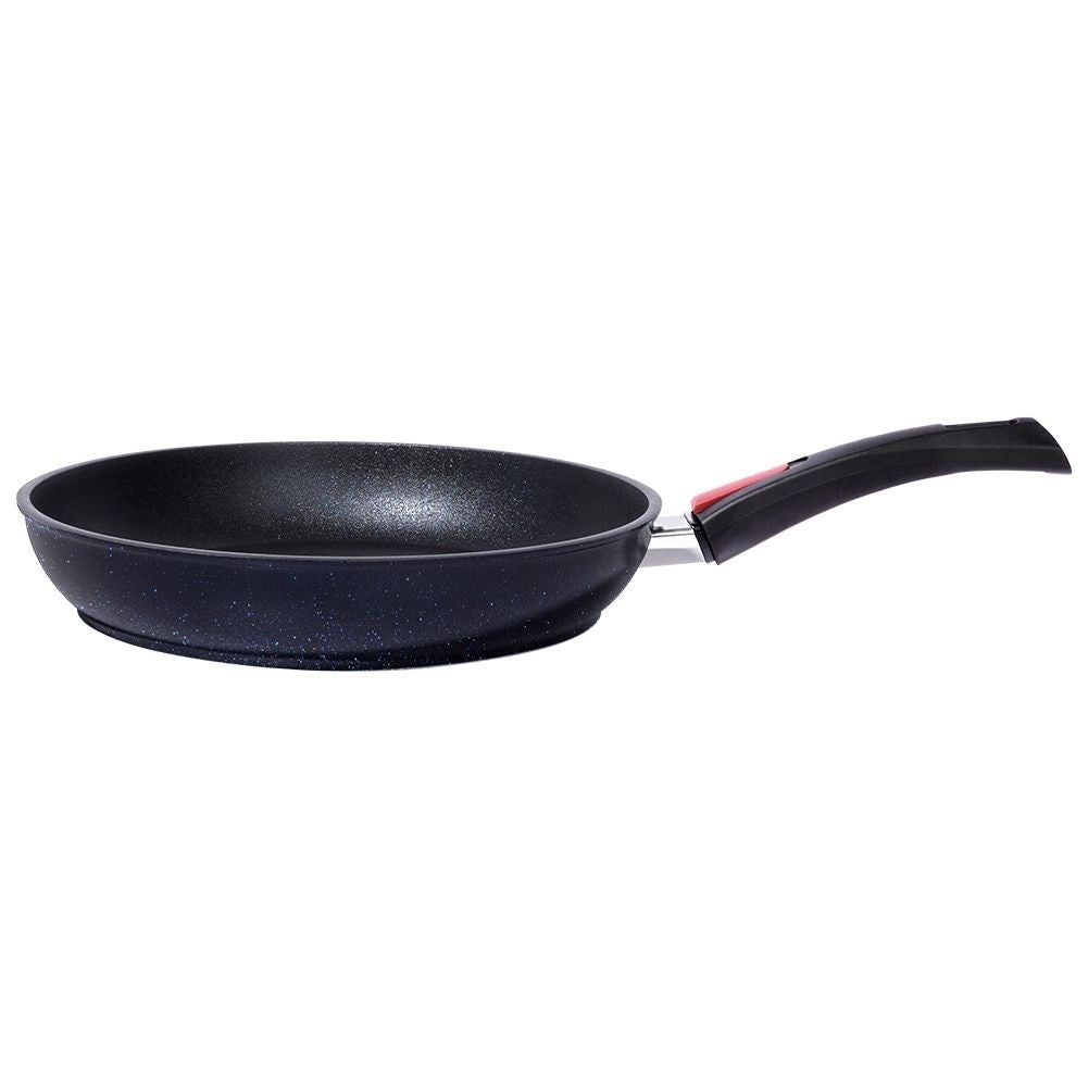 Frying pan with removable handle and diamond coating
