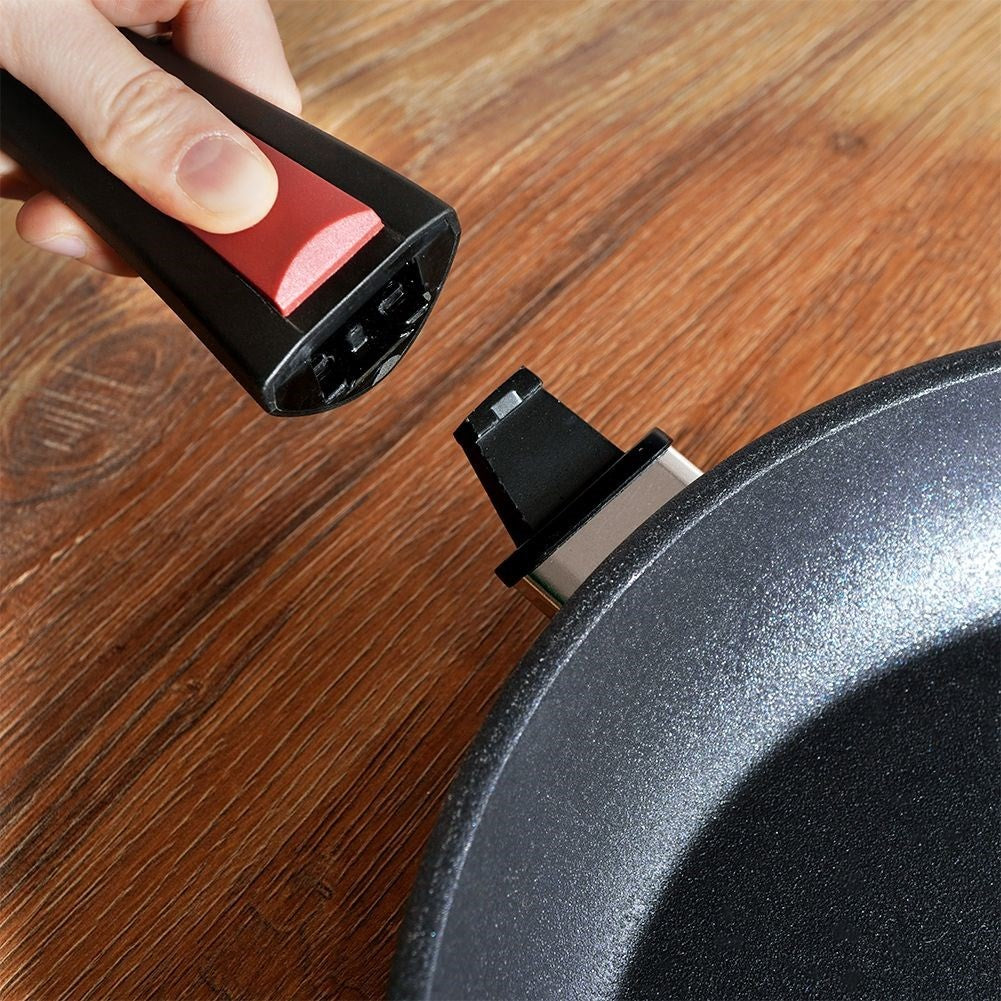 Frying pan with removable handle and diamond coating