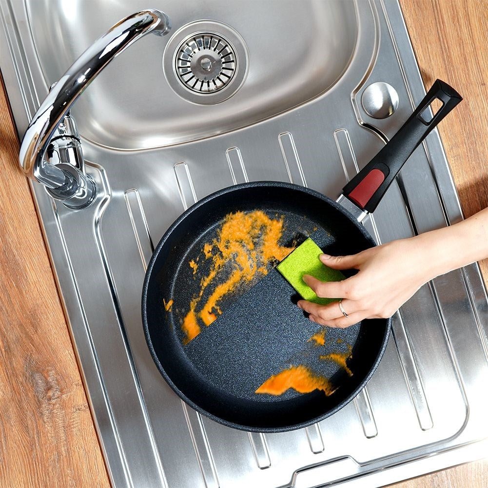 Frying pan with removable handle and diamond coating