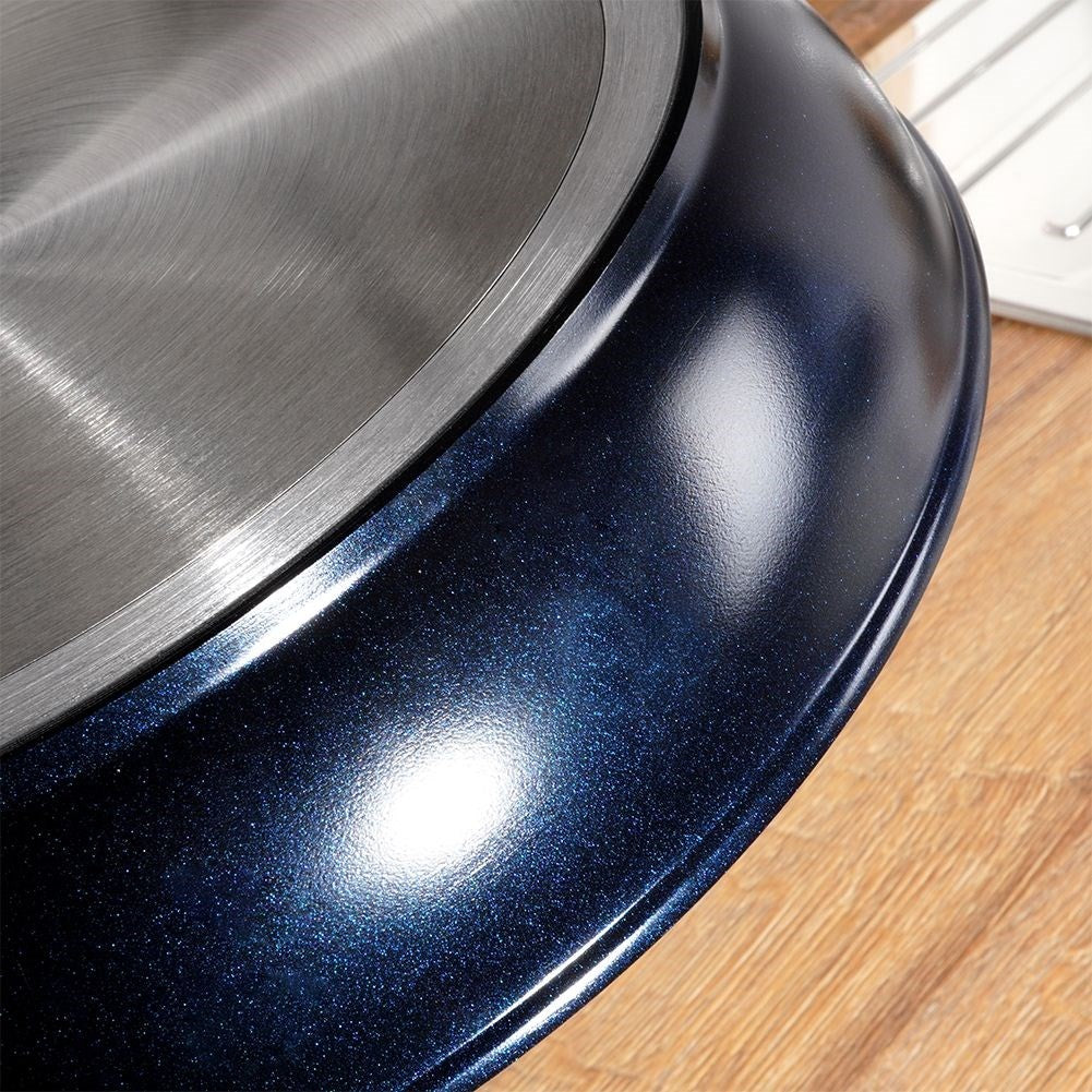 Frying pan with removable handle and diamond coating