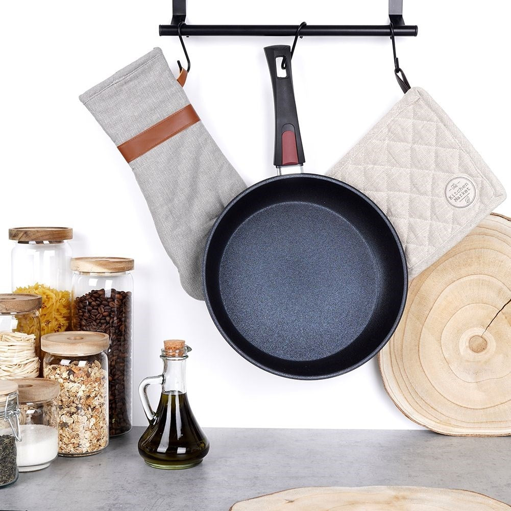 Frying pan with removable handle and diamond coating