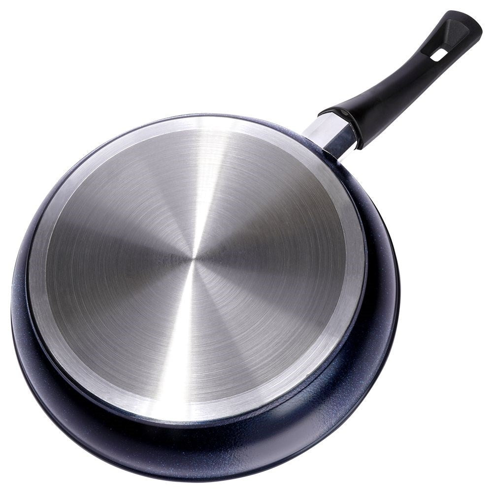 Frying pan with removable handle and diamond coating