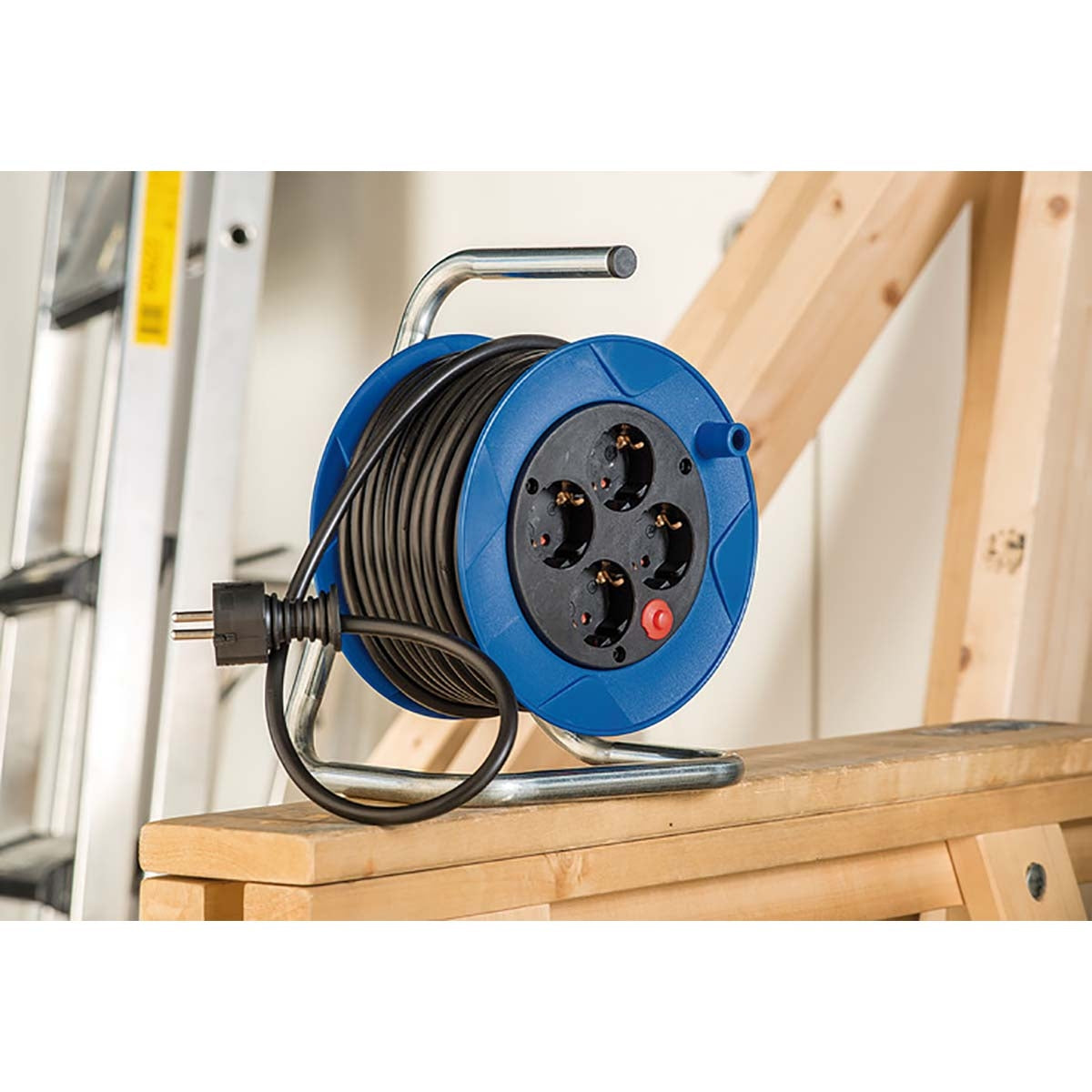 Garant compact cable reel (15 m cable in black, made of special plastic, for indoor use, made in Germany)