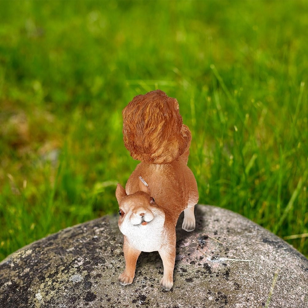 Garden figurine Squirrel - Detailed Decor in Synthetic Stone